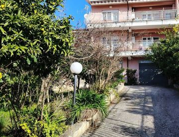 Foto 1 di 19 - Casa bifamiliare, trifamiliare in Vendita in Contrada Valle Suggatti 34 a Cori