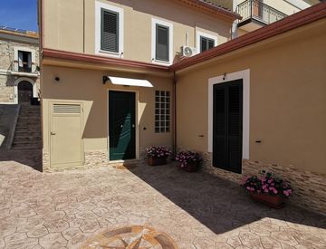 Foto 1 di 39 - Casa indipendente in Vendita in Via Europa unita a Marcellinara
