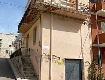 Foto 1 di 20 - Casa indipendente in Vendita in Via Pisa a Ispica