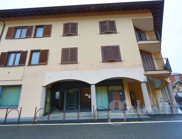 Vista - Locale commerciale in Vendita in Via Giuseppe Garibaldi a Lonate Pozzolo