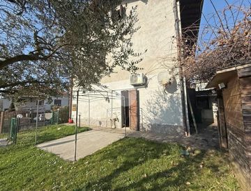 Facciata - Trilocale in Vendita in Via Conte Paolo Taverna 26 a Triuggio