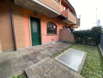 Facciata - Villetta a schiera in Vendita in Via Pasubio 7 A a Azzano San Paolo