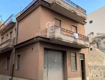 Foto 1 di 28 - Casa indipendente in Vendita in Via Cristoforo Colombo 78 a Scicli