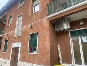 Facciata - Edificio in Vendita a Rho
