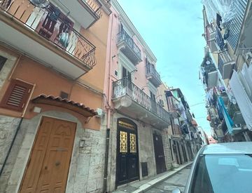 Foto 1 di 17 - Quadrilocale in Vendita in Via Meschiltri 30 a Barletta