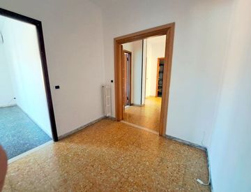 Stanza - Appartamento in Vendita in Via Ippolito Landinelli a Sarzana