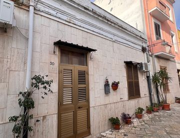 Vista - Casa indipendente in Vendita in Via Bernardo de Royas 30 a Brindisi