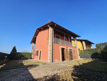 Foto 1 di 42 - Villetta a schiera in Vendita in Piazza Deva a Lamporo