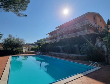 Piscina - Monolocale in Vendita in zona Due Strade-Le Mimose a Bordighera