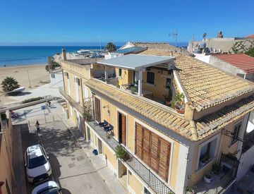 Foto 1 di 47 - Casa indipendente in Vendita in Via Ancona a Ragusa