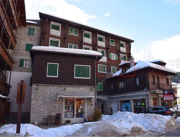Foto 1 di 51 - Bilocale in Vendita in Via Monte Rosa 112 A a Macugnaga