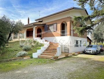 Foto 1 di 24 - Casa indipendente in Vendita in Via Macanno a Rimini