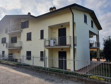 Facciata - Quadrilocale in Vendita in Strada Collina del Sole a Perugia