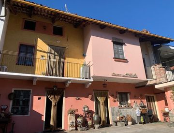 Foto 1 di 13 - Casa indipendente in Vendita in Piazza Don Evasio Ferraris a Cigliano