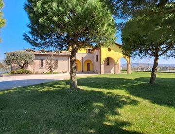 Vista - Villa in Vendita in Via roma a Casteggio