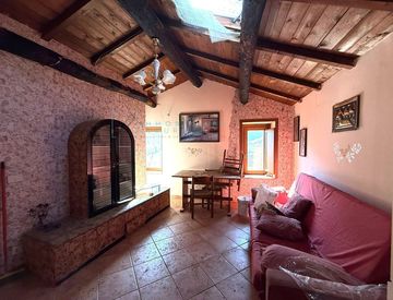 Soggiorno - Rustico, casale in Vendita in Starda provinciale a Pieve di Teco