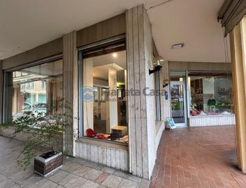 Facciata - Locale commerciale in Vendita in Viale Stazione 50 a Montegrotto Terme