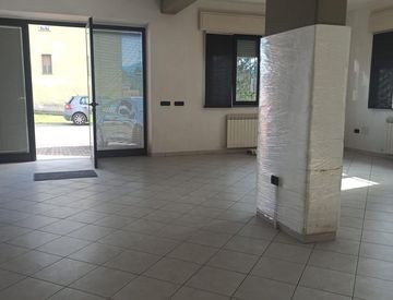 Stanza - Locale commerciale in Vendita in Via Diaccio 39 a Porcari