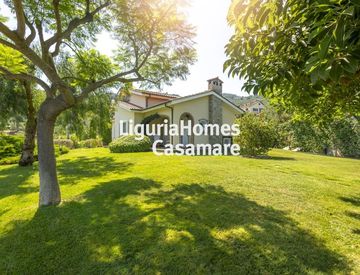 Giardino - Villa in Vendita in Strada Torrazza a Imperia