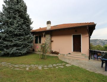 Foto 1 di 24 - Villa in Vendita in Via Periane 246 a Taggia