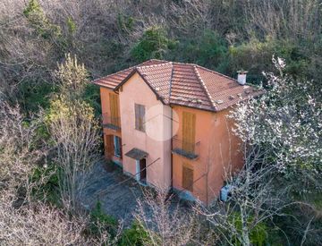 Foto 1 di 25 - Casa indipendente in Vendita in Via IV Novembre 2 a Prelà