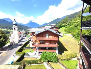 Facciata - Appartamento in Vendita in Via Nazionale a Pieve di Cadore