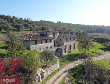 Foto 1 di 56 - Rustico, casale in Vendita in Strada Provinciale 379 2 a Todi