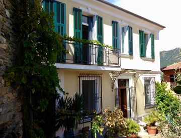 Foto 1 di 30 - Casa indipendente in Vendita in Ville San Pietro a Borgomaro