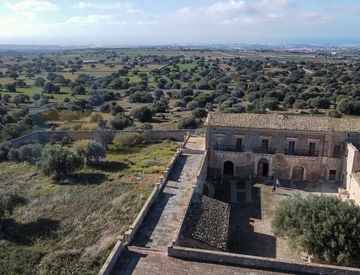 Foto 1 di 82 - Casa indipendente in Vendita in Via Zama 1 a Ragusa
