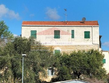 Foto 1 di 31 - Quadrilocale in Vendita in Via Molino 18 a San Lorenzo al Mare
