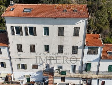 Foto 1 di 15 - Casa bifamiliare, trifamiliare in Vendita in Corso A. Toscanini 15 a Ventimiglia