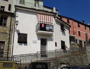 Foto 1 di 4 - Casa indipendente in Vendita in Via San Carlo a Aurigo
