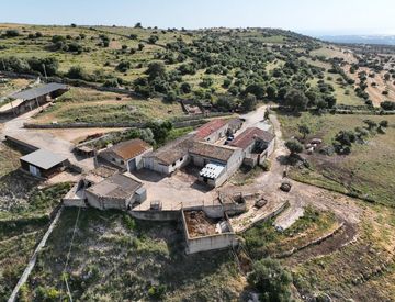 Foto 1 di 33 - Rustico, casale in Vendita in Strada Senza Nome a Comiso
