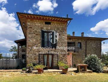 Foto 1 di 30 - Casa bifamiliare, trifamiliare in Vendita in Frazione Montemolino a Todi