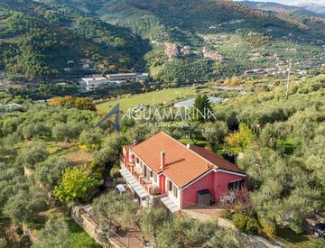 Vista - Villa in Vendita in zona Castelvecchio a Imperia