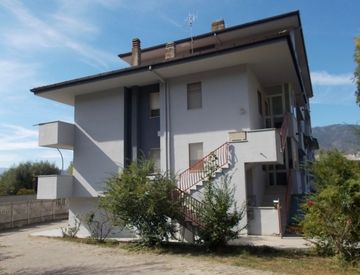 Facciata - Quadrilocale in Vendita in Via Dei Salici a Popoli Terme