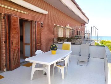 Terrazza - Trilocale in Vendita in zona Rocca Priora a Falconara Marittima