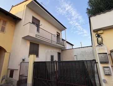 Facciata - Casa bifamiliare in Vendita in zona Centro a Gravellona Lomellina