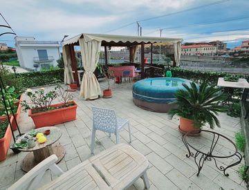 Terrazza - Bilocale in Vendita in Via Porta di Provenza 4 a Ventimiglia