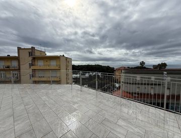 Terrazza - Trilocale in Vendita in Via Due Giugno a Cervo