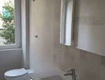 Bagno - Trilocale in Vendita in Via Silvio Pellico a Bianzè