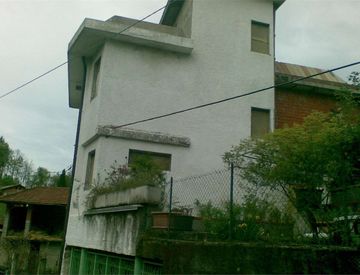 Foto 1 di 18 - Casa indipendente in Vendita in Strada Comunale per Martellone 9 a Serravalle Sesia