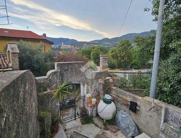 Foto 1 di 17 - Casa bifamiliare, trifamiliare in Vendita in Argine Sinistro 216 a Taggia