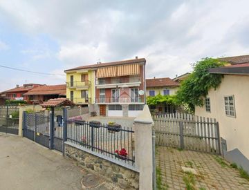 Facciata - Quadrilocale in Affitto in Strada Sant'Anselmo 29 a Moncalieri