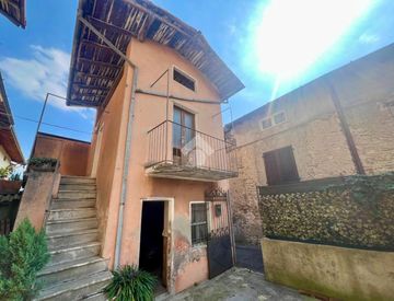 Facciata - Rustico, casale in Vendita in Via Brenta a Casnigo