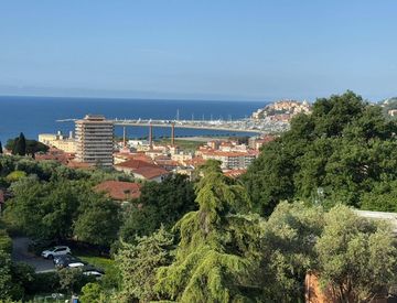 Foto 1 di 27 - Quadrilocale in Vendita in Via Fanny Roncati Carli a Imperia