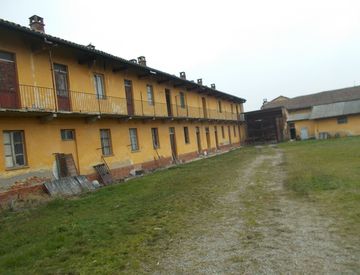Foto 1 di 6 - Rustico, casale in Vendita in Via Angelo Burocco 3 a Pertengo