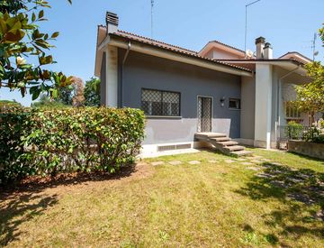 Facciata - Villa in Vendita in Località Fabbrece a Civita Castellana