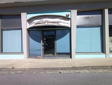 Foto 1 di 10 - Locale commerciale in Vendita in Via della Repubblica 198 a Barga
