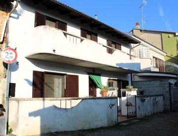 Foto 1 di 48 - Casa bifamiliare, trifamiliare in Vendita in Via Giuseppe Giusti 31 a Trino
